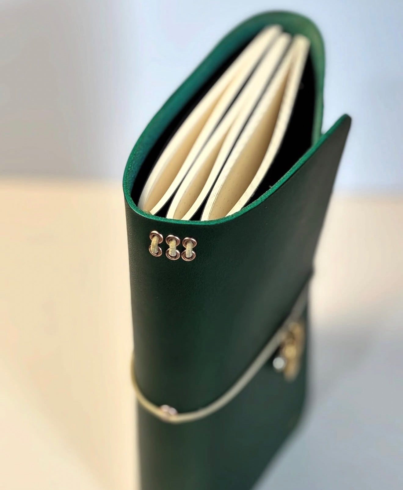 A) Leather Journal Verde Selva