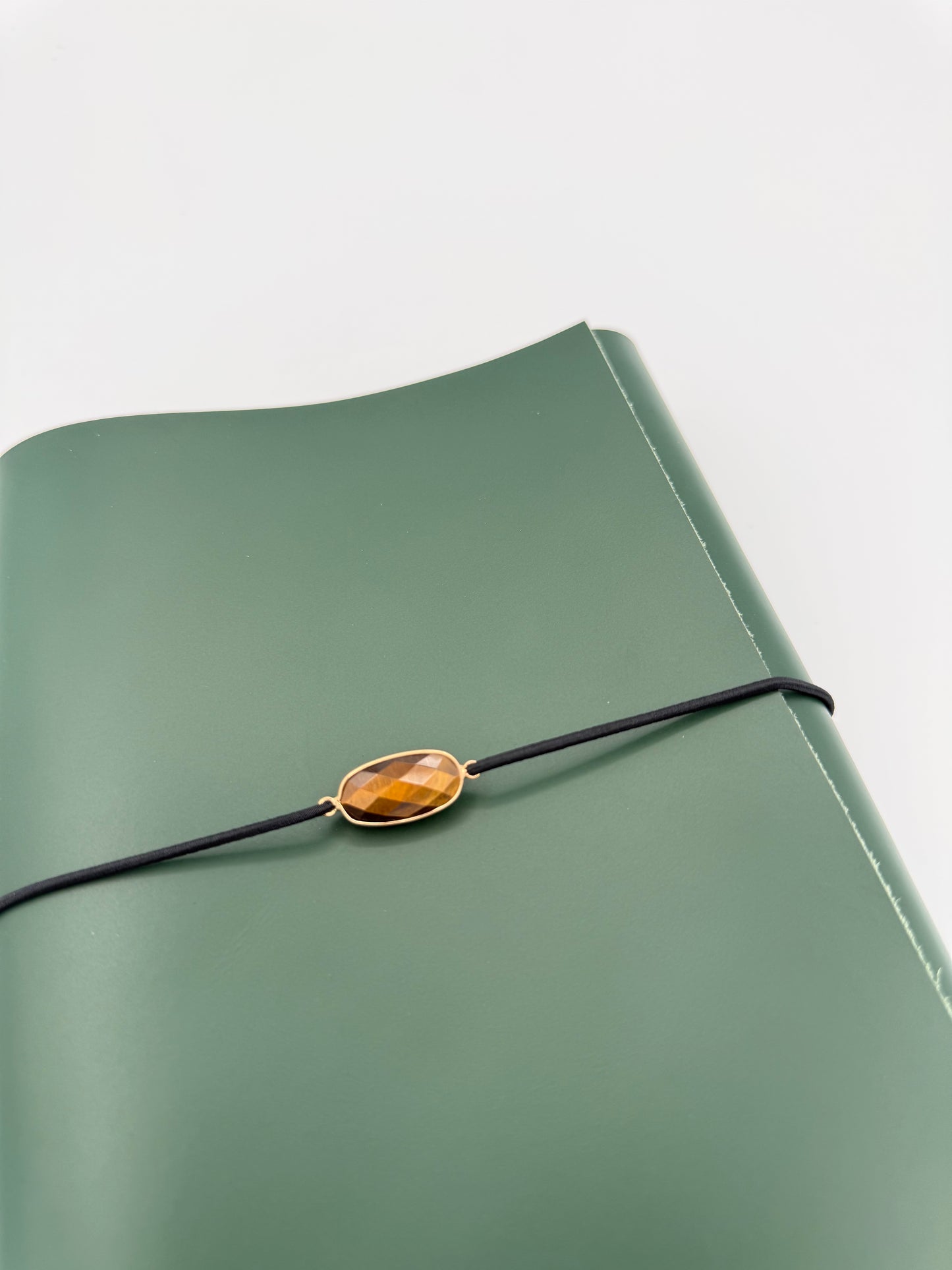 C) Conector de piedra natural